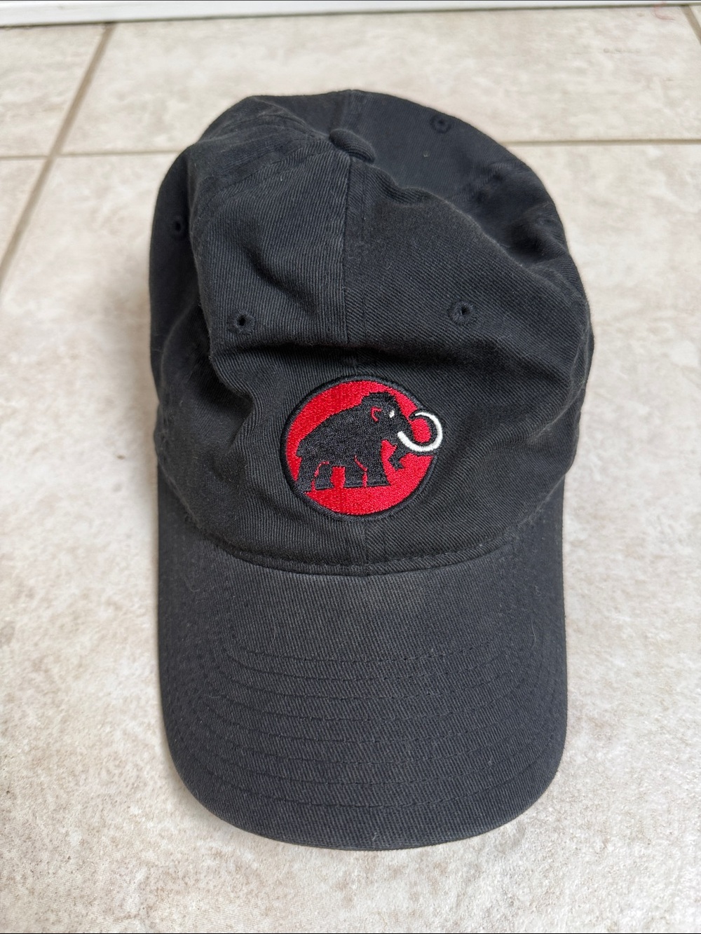 Mammut Hat Flexfit Stretch Baseball Cap Black Red Mammoth Logo L-XL Unisex - Picture 3 of 12